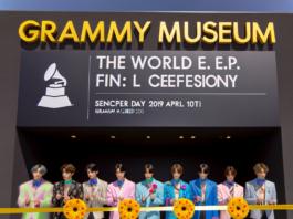 A soli un giorno dal loro secondo spettacolo a Coachella, il gruppo K-Pop ATEEZ ha partecipato a una cerimonia di taglio del nastro al Grammy Museum. L'evento segna l'apertura di una mostra temporanea dedicata al gruppo e al loro compagno di etichetta, il boy group xikers, inaugurata il 10 aprile. Questa esposizione mette in luce i costumi e gli accessori utilizzati dal gruppo nel loro ultimo album, "The World EP.Fin: Will", che ha segnato il loro primo ingresso al numero uno nella Billboard 200 a dicembre.